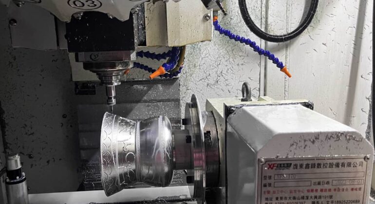 Bedienung Einer CNC Fräse